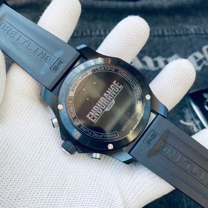 Мъжки часовник Breitling Endurance Pro с кварцов механизъм