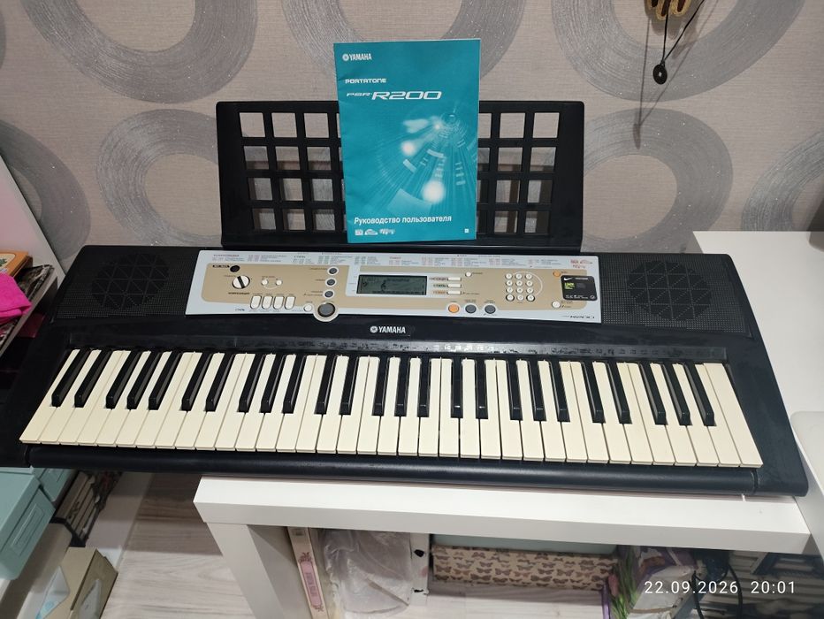 Синтезатор YAMAHA PSR -R200