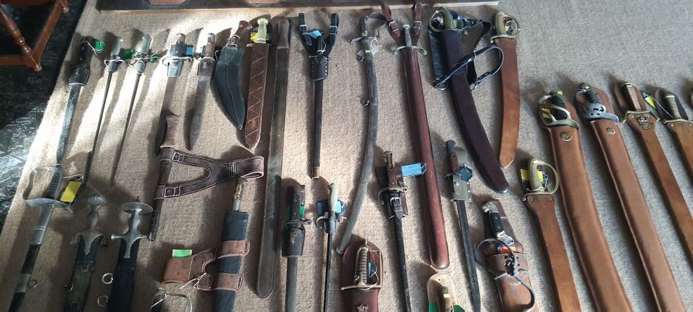 Săbii baionete armuri milităria medievale