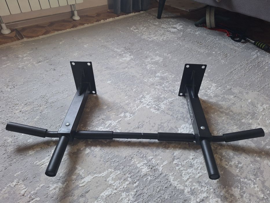 Продам турник настенный