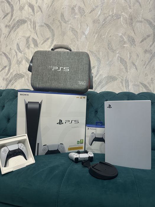 Продам пс5 2 джойстик оригинал с играми новая почти