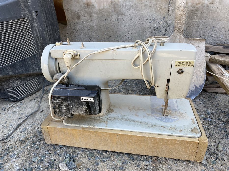 Продается швейная машина хорошем состояний рабочий 100000сом келисимл