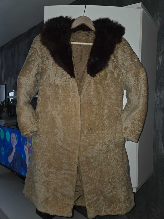 Палто от овча кожа и яка лисица.Ново