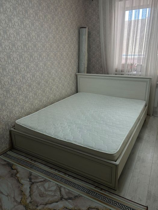 Двуспальная кровать
