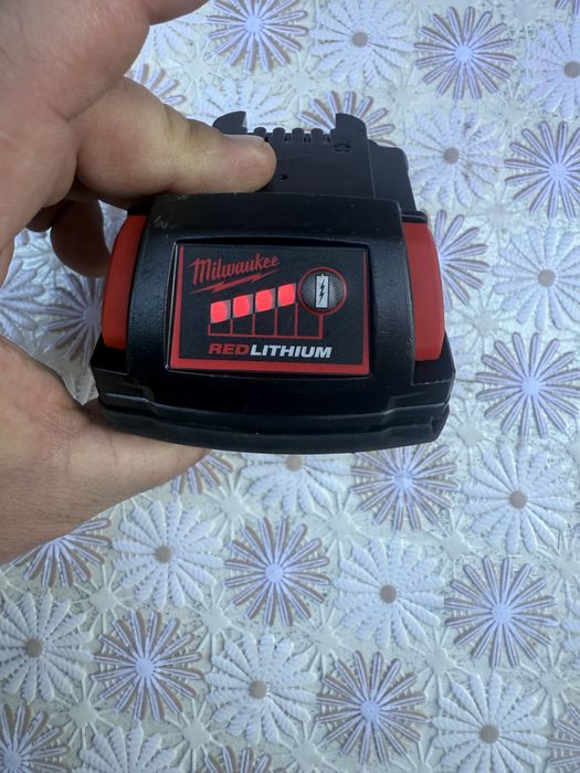 Акумулаторна батерия Milwaukee M18B2,18 V, 2 Ah, литиево-йонна