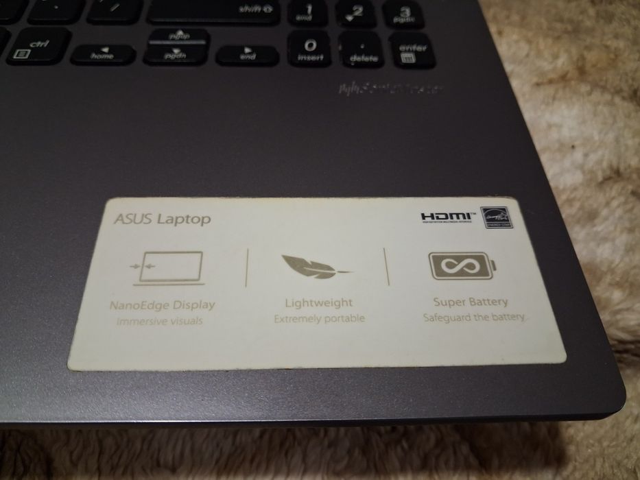 Laptop Asus Vivobook Ryzen 7 ,ssd 500, 8 g Ram , impecabil
