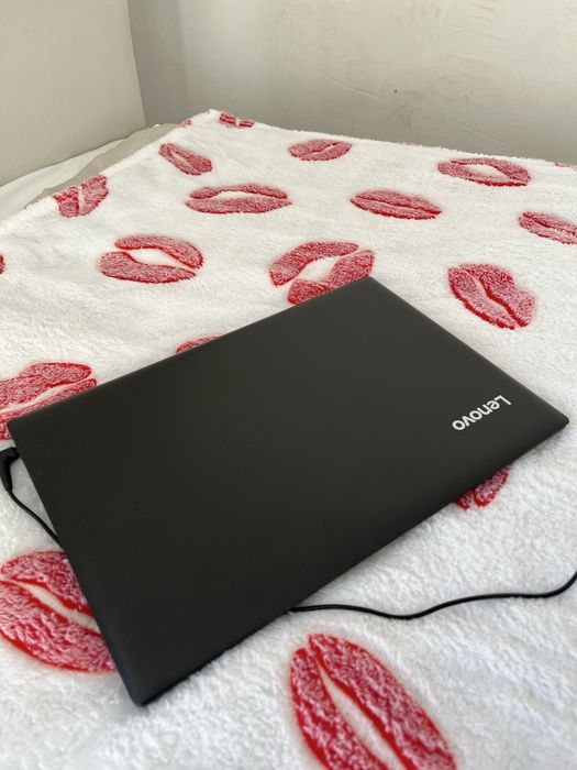 Ноутбук Lenovo.