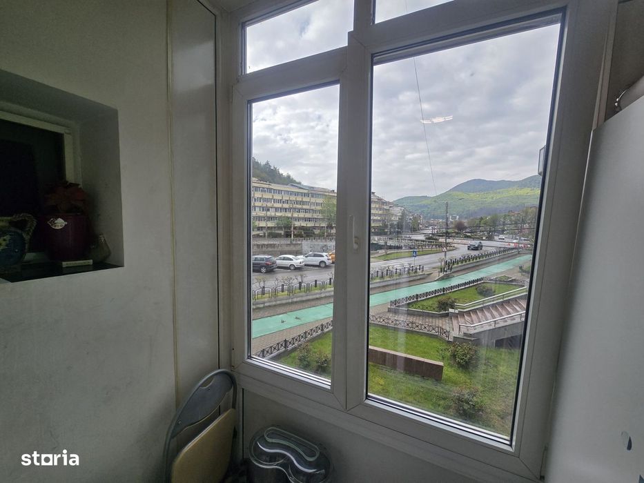 Apartament 2 camere, balcon, etaj 1, Piatra Neamț