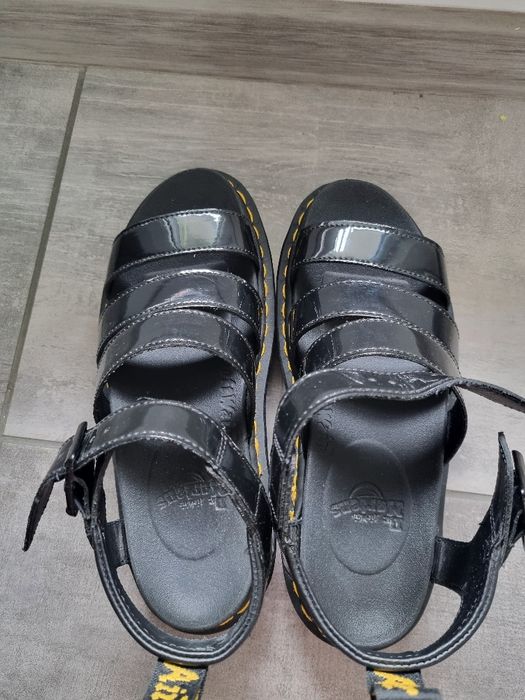 Sandale Dr.Martens negre cu catarama