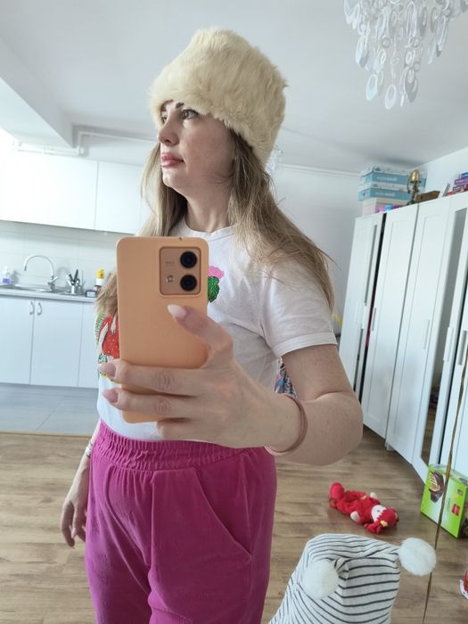 Vând căciulă ușoară din blana de iepure