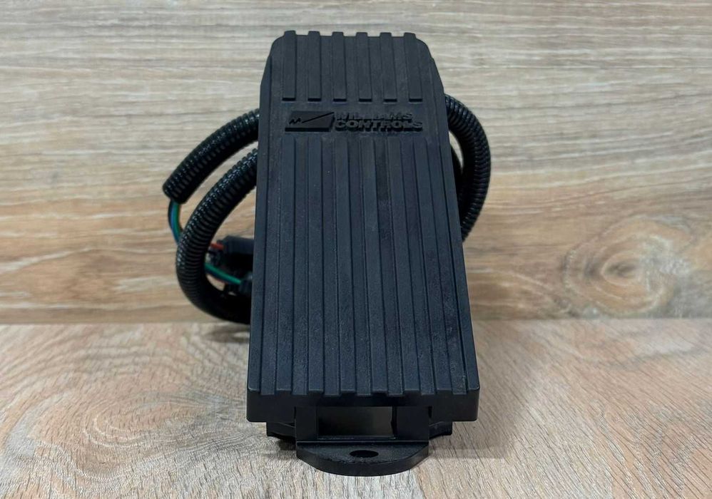 Электронная педаль акселератора Williams Controls.