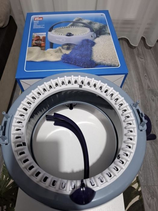 Masina de tricotat cu 44 ace