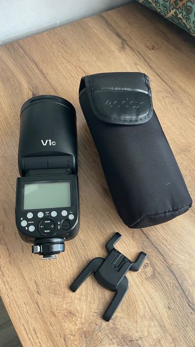 Продаётся Godox V1 (Canon) + Godox XproII C (Canon) + аксессуары
