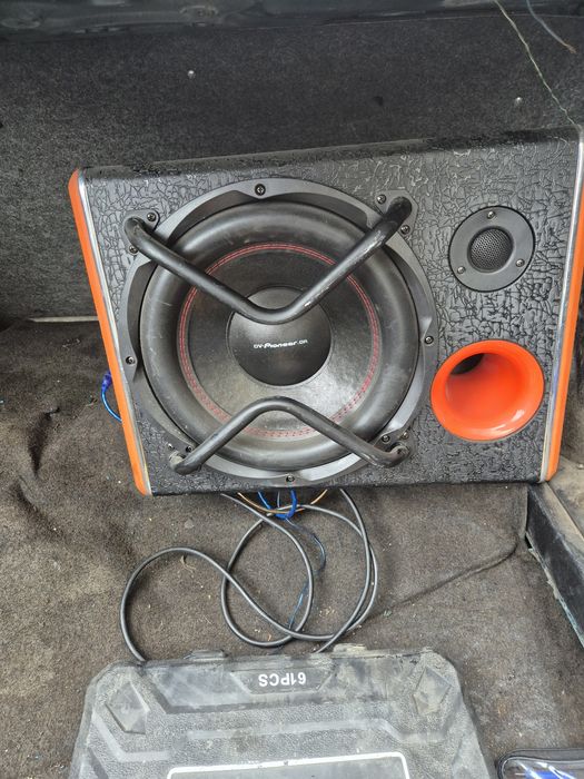 Продам сабуфер почти новый