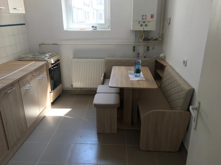 Închiriez apartament 3 camere zona centrala