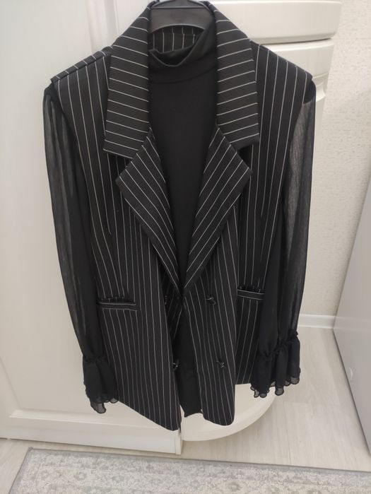 Продам брючной костюм от Zara