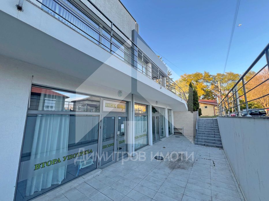 Продава двуетажен търговски обект - магазин в гр. Нови пазар.