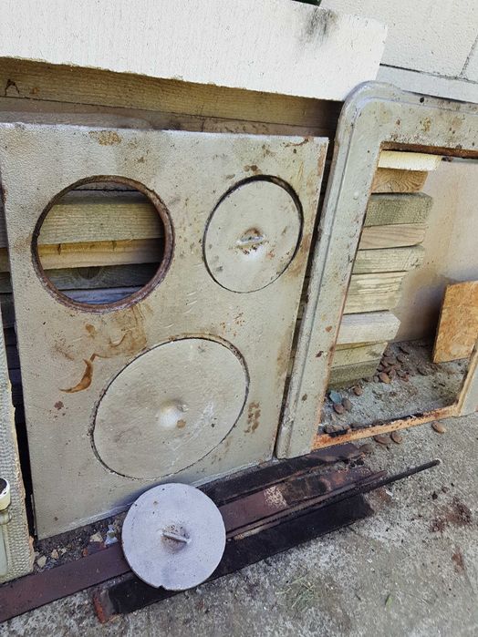 Vand usa de fonta pentru teracota 100 lei