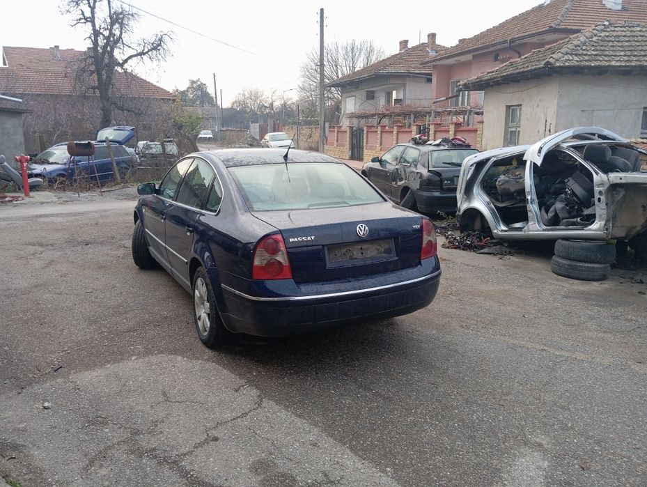 Продавам пасат Б 5.5 2.5 180 На части