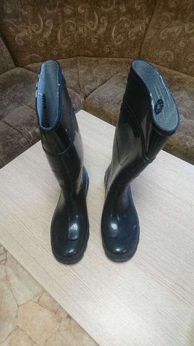 Продавам работни ботуши