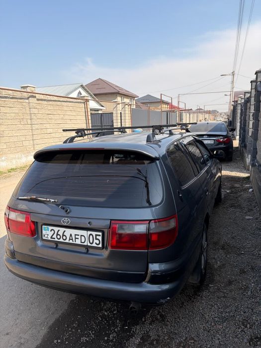 Тойота Карина Е 1995 ж. Объем 2.0