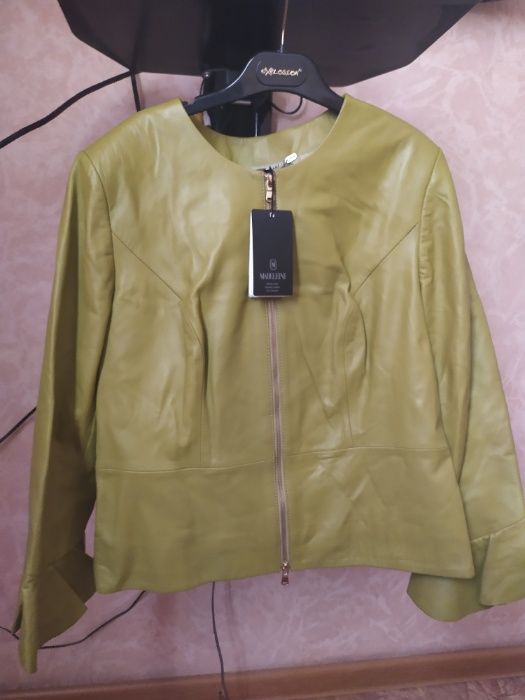 Продам женскую кожаную куртку