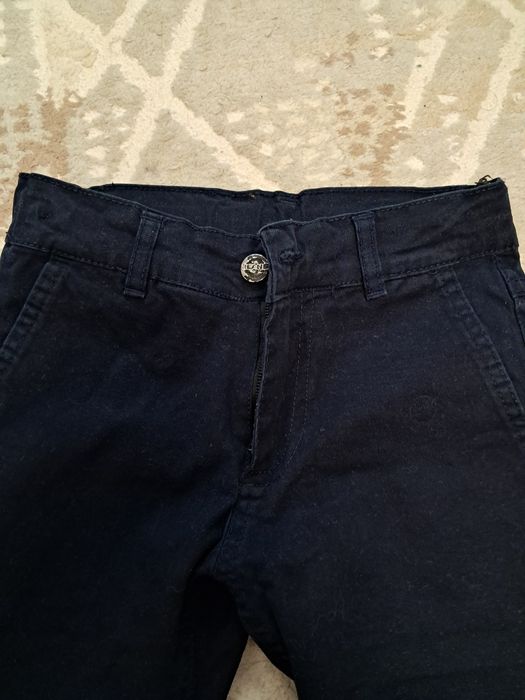 Продам брюки для мальчика на 5-7 лет