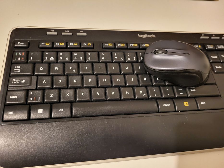kit logitech tastatura k520 cu mouse m325 + un unifying