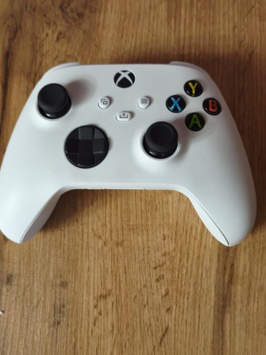Продам консоль Xbox Series S 2 джостика