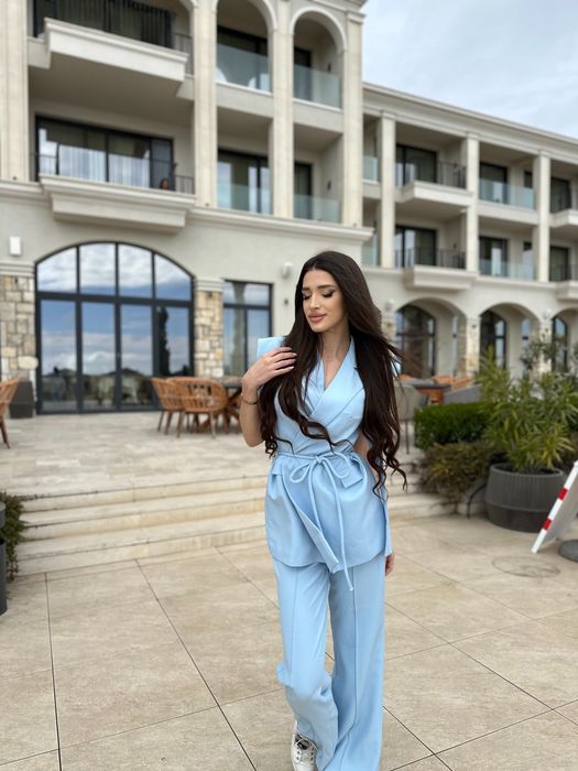 Комплект от две части - сако и панталон