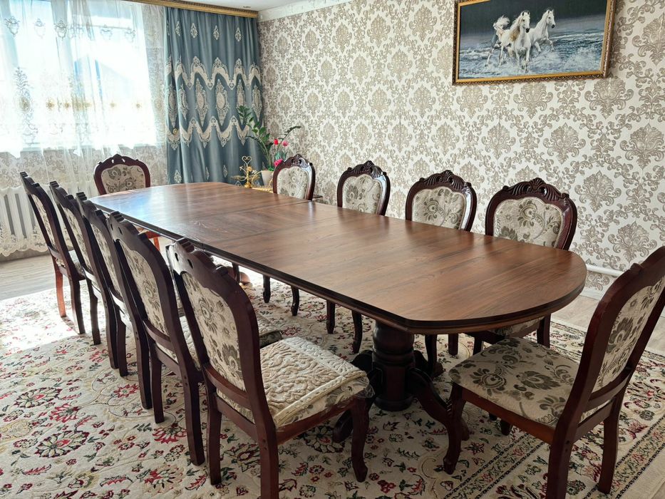 Продам стол и стульями