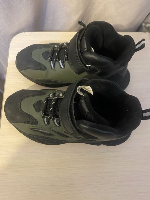 Продам детскую обувь