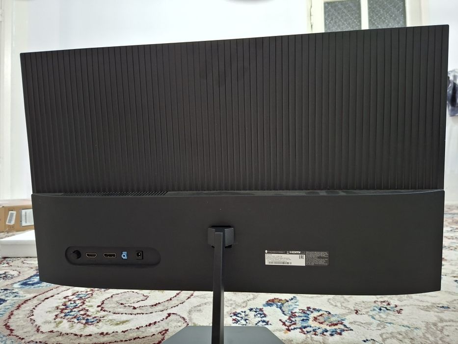 Игровой монитор Thunderobot 24 dyum 180hz FullHd IPS 
vESa yo’q