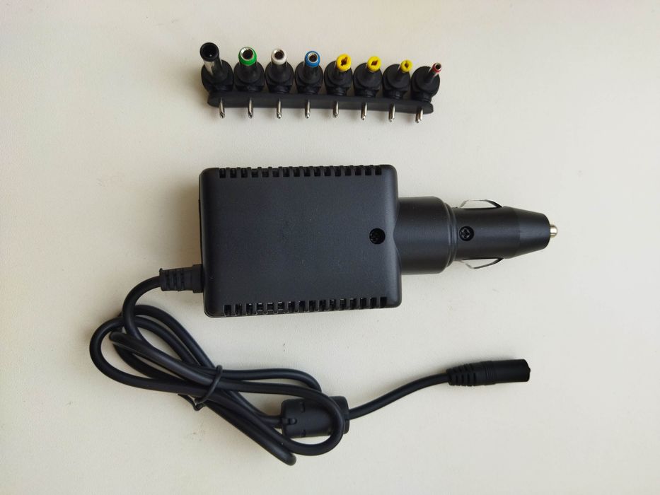 Адаптер для питания устройств от автомобиля.