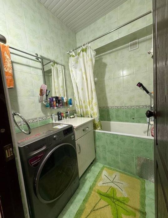 Квартира продаётся Чиланзар 8 квартал 2/1/4 балкон 2*6 ор. ЗАГС