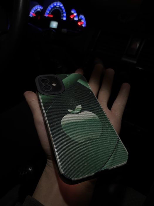 Срочно продам айфон 11