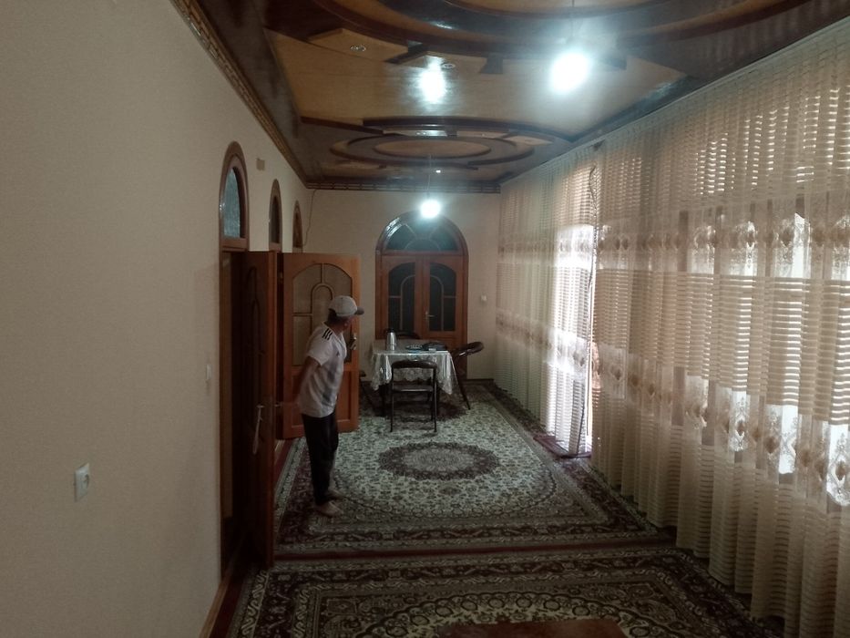 Уй сотилади, 12 сотих, мевали дарахтлар хосилга кирган. Хужахуросон