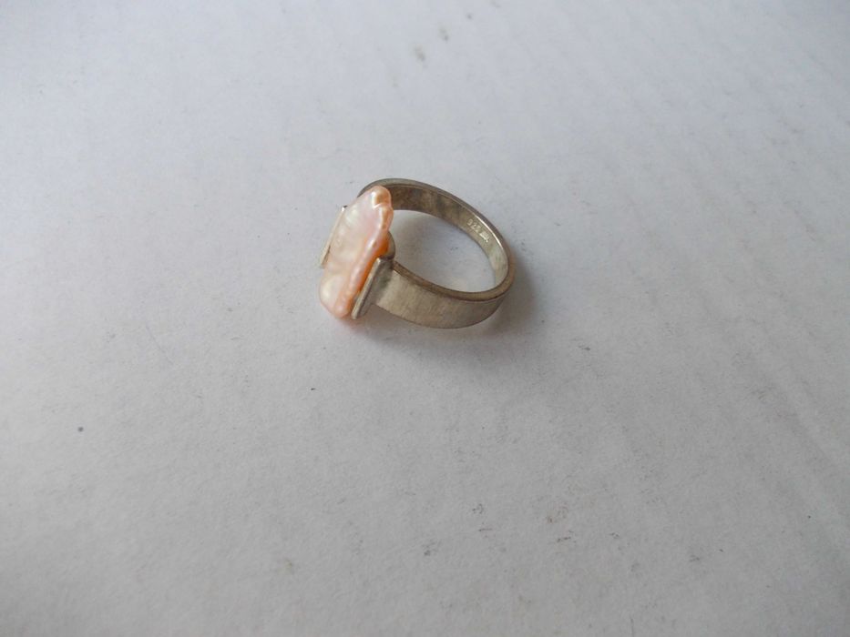 Inel vechi din argint cu sidef