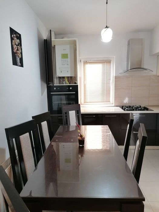 Închiriez apartament