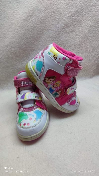 Детски спортни обувки 2 чифта 30 лв /Disney и маратонки Nike