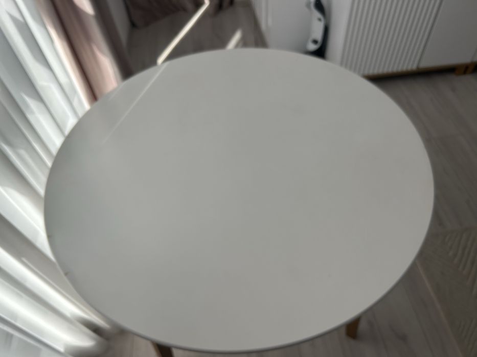 Masă Jysk model JEGIND Ø105 cm alb/natur