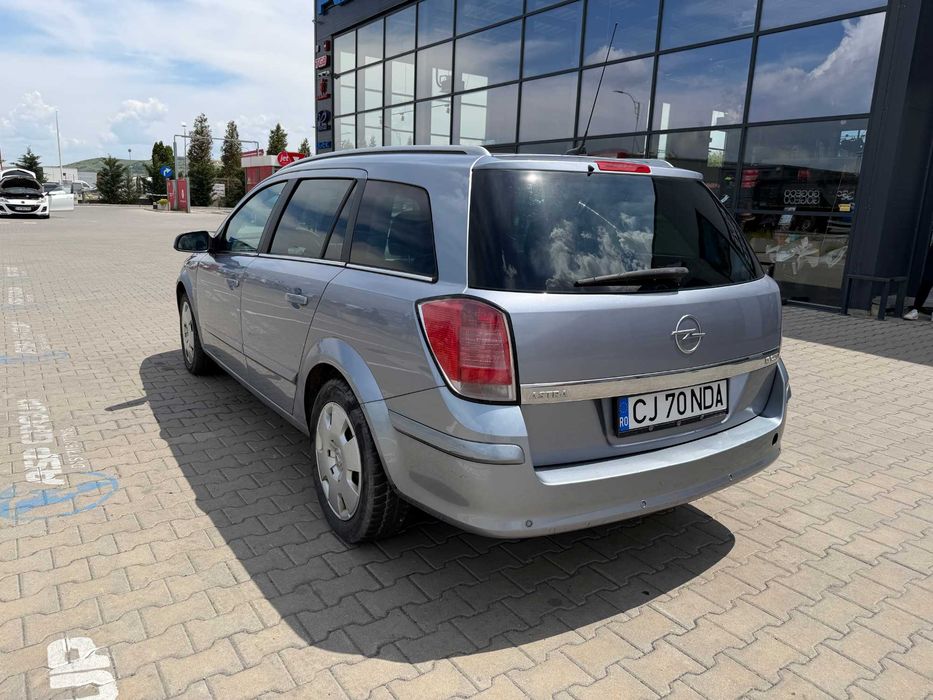 Opel Astra H | 1.9 diesel | Incalzire scaune, trapa, senzori de parcare
