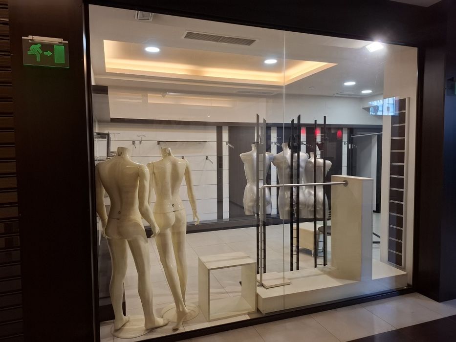 Дограма, ролетни врати за магазин, витрини