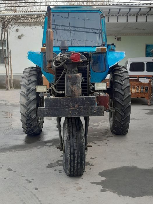 MTZ80X sotiladi.