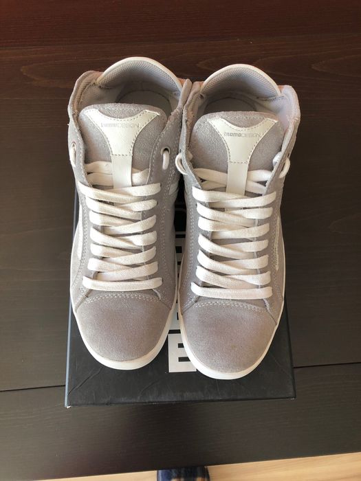 Продавам обувки Momo Design