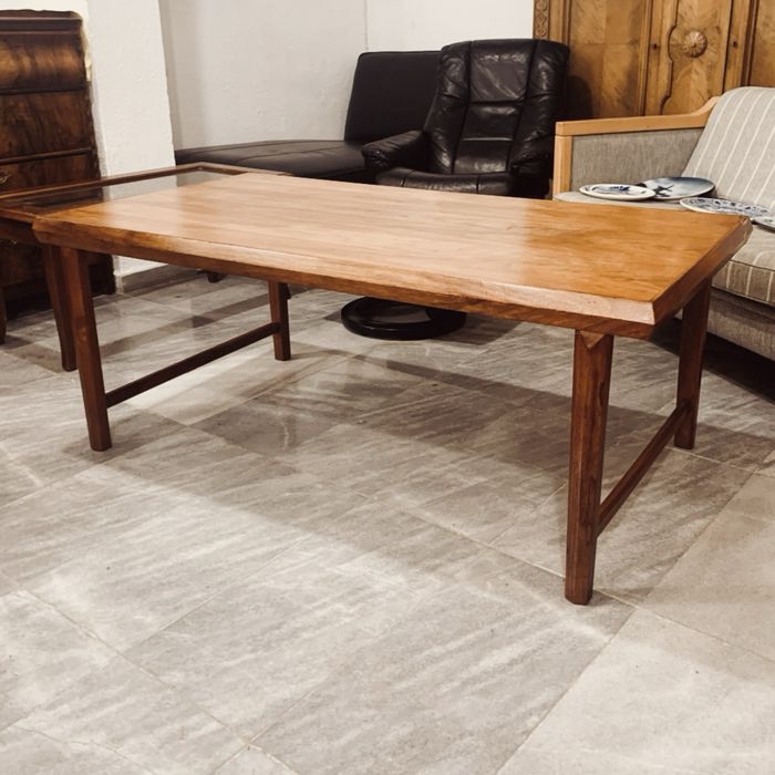 Шведска маса – скандинавски стил, масив + орехов фурнир