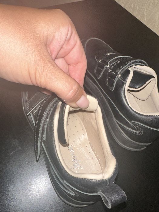 Продам школьные туфли на мальчика