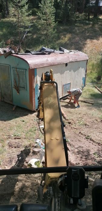 Услуги със багер 3т,самосвал и платформа!