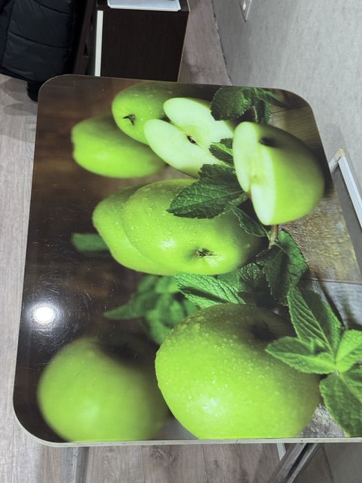 Продам стол стекляный