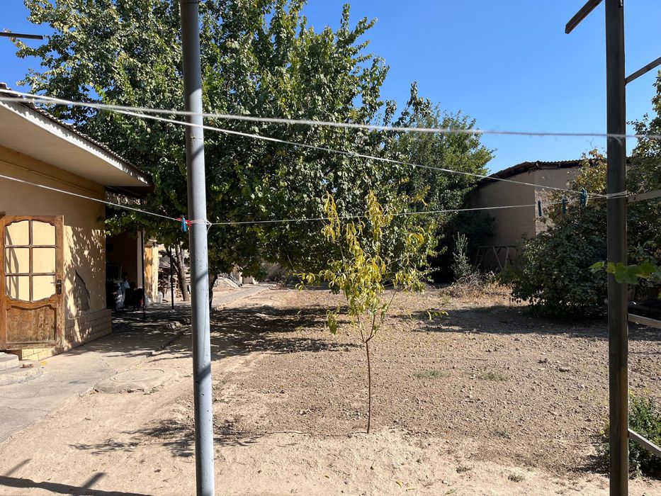 Sotiladi 12 sotik yer toshkent tumani uch qaxramon postdan 2 km